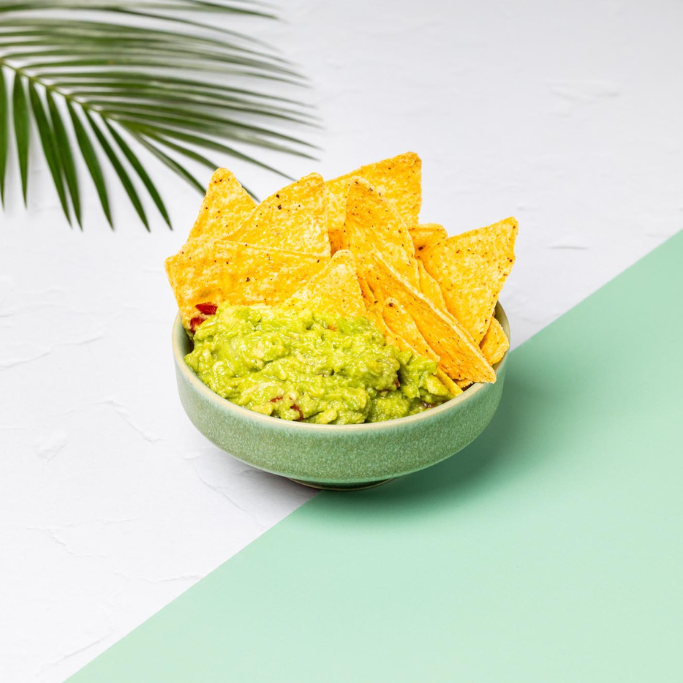 NACHOS & HOMEMADE MEXICAN GUACAMOLE
